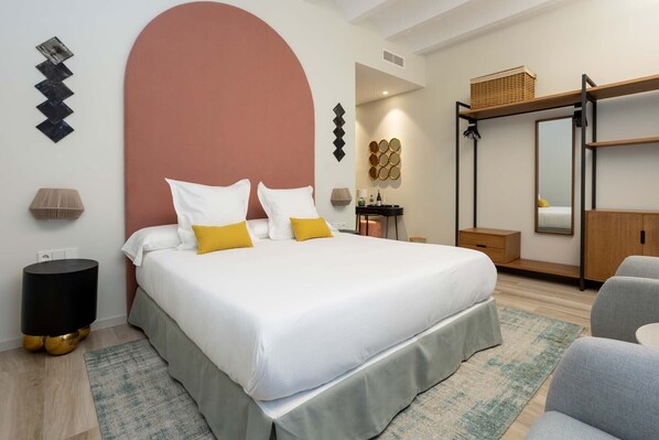 Standard Room, 1 Queen Bed, Vineyard View | 1 bedroom, premium bedding, down duvets, memory-foam beds