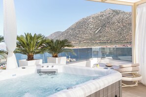 Premium Villa | Private spa tub