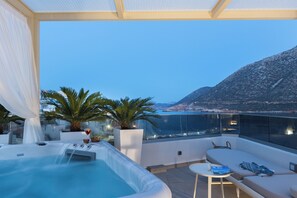 Premium Villa | Private spa tub