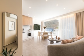 Villa Premium | Vardagsrum | 55-tums smart-tv med satellitkanaler