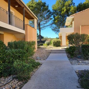 Property grounds - La Calade, in the heart of Provence Country Club (Saumane-de-Vaucluse)