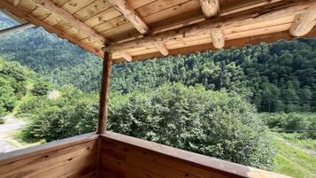 Luksus-dobbeltrom, fjellutsikt | Terrasse/patio