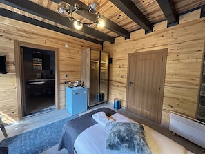 Basic Twin Room | Free WiFi, bed sheets