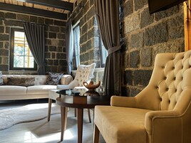 Comfort Triple Room, Mountain View | Free WiFi, bed sheets