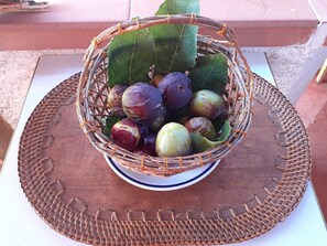 Daily local cuisine breakfast for a fee - B&B La Reale (Stintino)