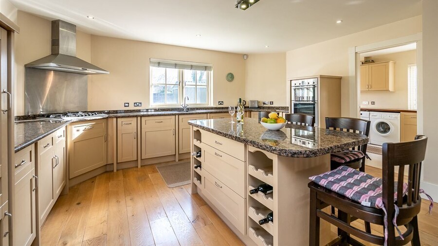 Spacious Home to Sleep 6 Just a Short Stroll From Kenmare