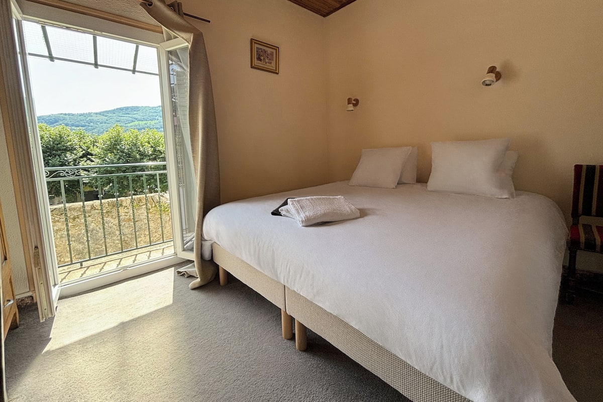 Standard Double Room, Non Smoking, Balcony | Desk, laptop workspace, free WiFi, bed sheets