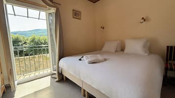 Desk, laptop workspace, free WiFi, bed sheets