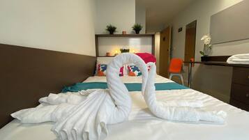 Habitación | 1 habitación, escritorio y espacio para trabajar con laptop