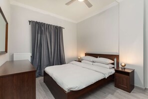 2 habitaciones, escritorio, tabla de planchar con plancha y wifi 