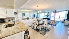 Private kitchen - Pelican Beach 0716 2 Bedroom Home (Destin)