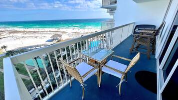 House, 2 Bedrooms | Balcony