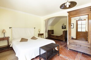 5 slaapkamers, een strijkplank/strijkijzer, wifi, beddengoed