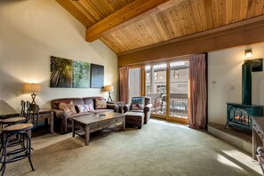 Studio | Free WiFi - Lofted Retreat in The Village by RedAwning (Truckee)