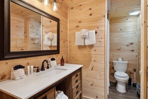 Cabaña, 3 habitaciones | Baño | Toallas 