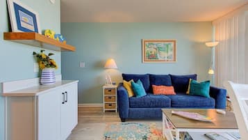 Condo, 1 Bedroom | Living area