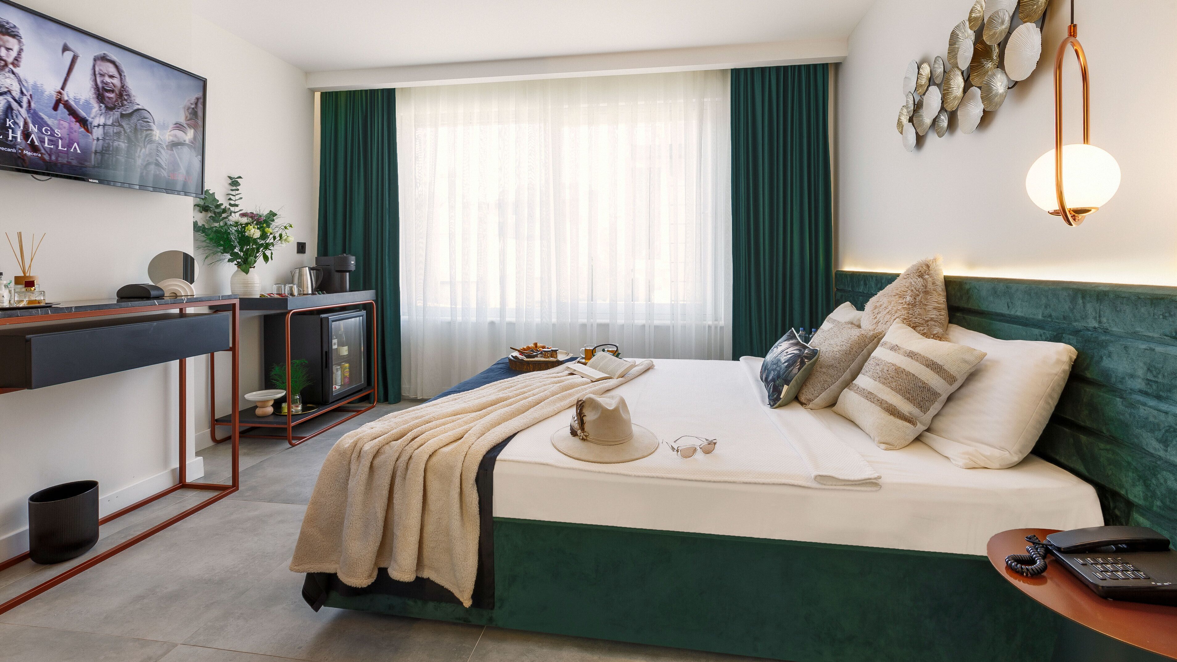 Superior Double Room | Hypo-allergenic bedding, minibar, in-room safe, laptop workspace