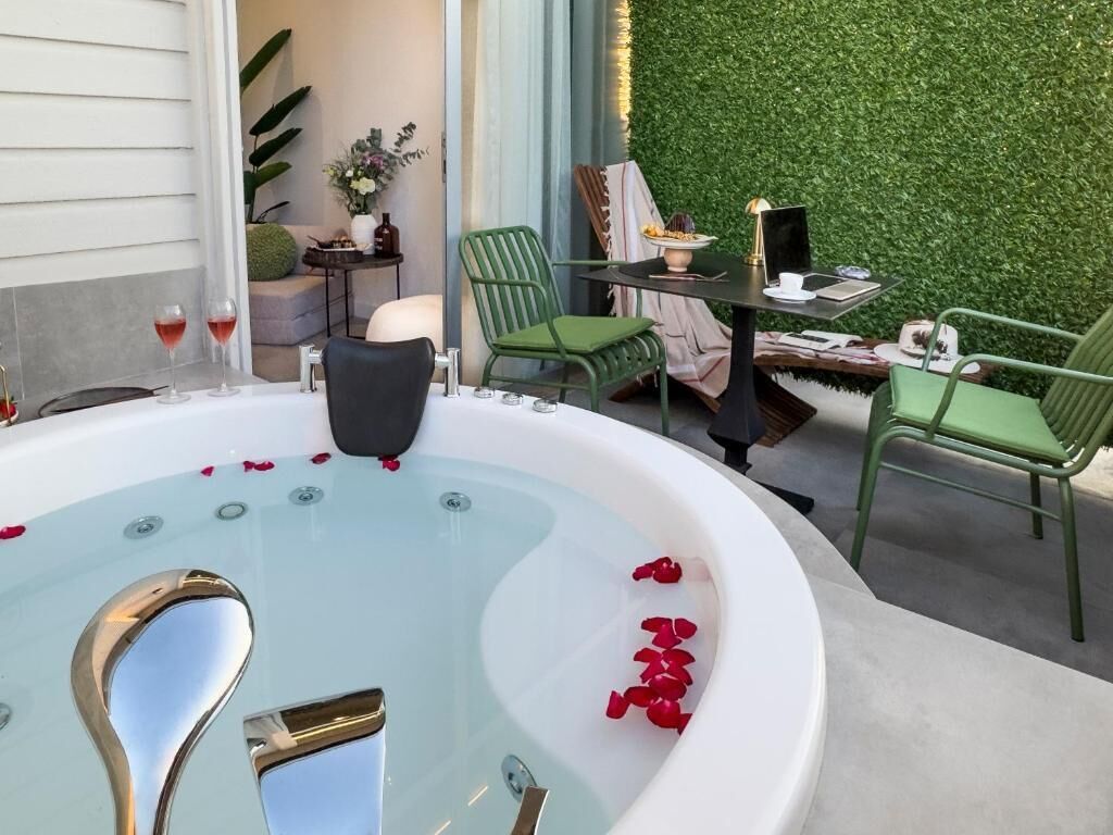 Superior Double Room, Jetted Tub | Private spa tub