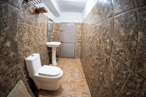 Bruser, brusehoved med spredningseffekt, gratis toiletartikler