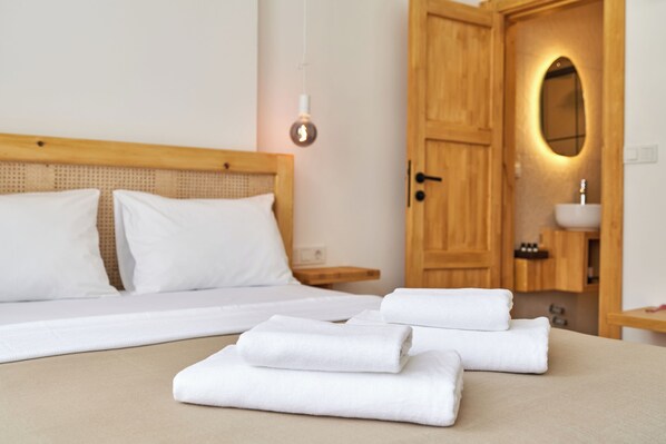 Deluxe tweepersoonskamer | Een minibar, geluiddichte muren, gratis wifi, beddengoed