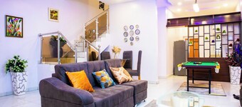 Ajah - Duplex - Sleeps 4 - Pool - Parking
