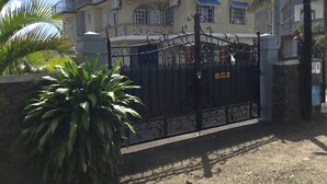 Front of property - Appartement privatif ou location de chambres - Villa Lotus Paradise (Calodyne)