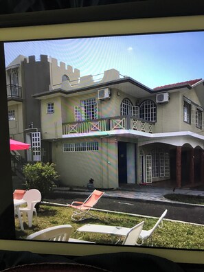 Fachada da propriedade