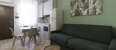 Lejlighed (1 Bedroom) | Opholdsområde | 55-tommers tv med kabelkanaler