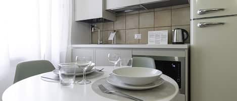 Apartment (1 Bedroom) | Dining room