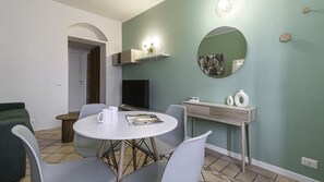Apartment (1 Bedroom) | Dining room - Italianway Dei Transiti 26 (Milan)
