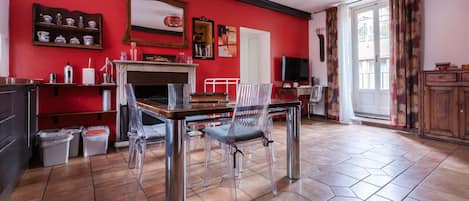 Apartment (2 Bedrooms) | Living area