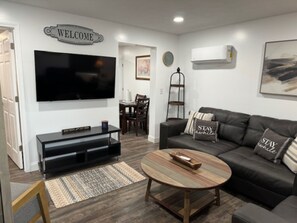 Living area - The Brown Stone on Main (Oak Hill)