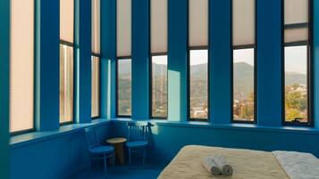 Basic Double Room, Mountain View | Dihias secara berasingan, kalis bunyi, seterika/papan seterika