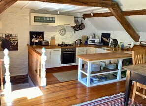 Kjøleskap, mikrobølgeovn, ovn og oppvaskmaskin