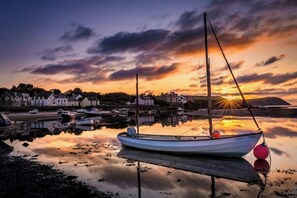 Marina - Llety, Newport - Two Bedroom Cottage, Sleeps 4 (Newport)