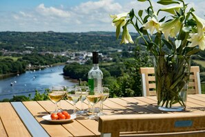 تناول الطعام بالخارج