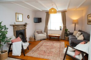 TV, DVD player, books - Rock House, St Davids (St Davids)