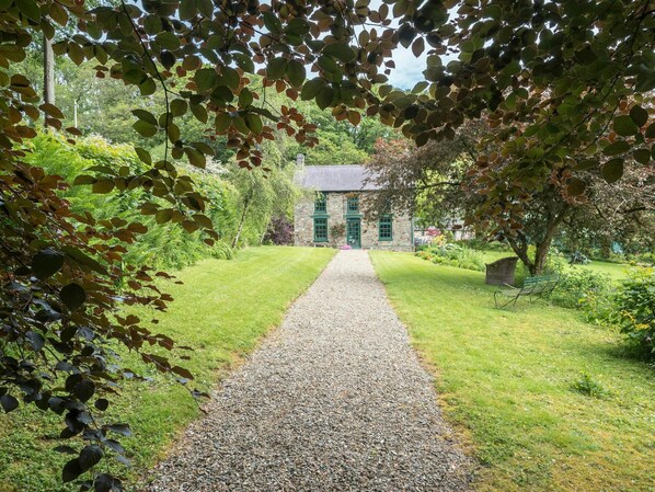 Property grounds - Rhyd y Brown Farmhouse, Llys Y Fran (Clarbeston Road)