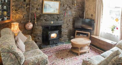 Rhyd y Brown Farmhouse, Llys Y Fran