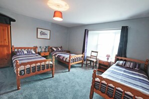 5 bedrooms, free WiFi, bed sheets