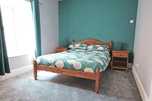 5 عدّة غرف نوم وواي فاي مجانًا وملاءات أسرّة