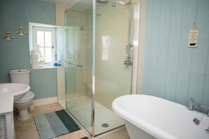 Towels - Rhostwarch Old Farmhouse, Newport (Eglwyswrw)
