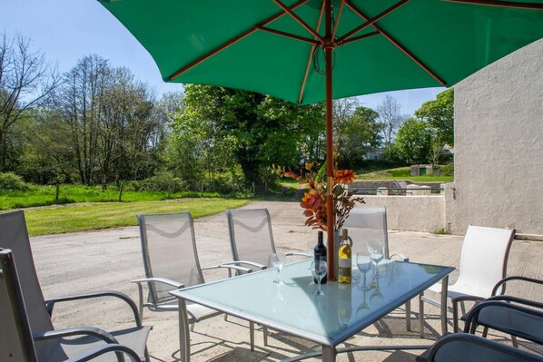 تناول الطعام بالخارج