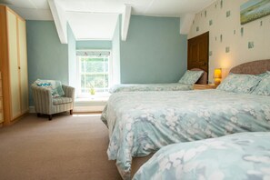 5 bedrooms, free WiFi, bed sheets