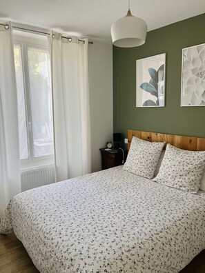 1 chambre, fer et planche à repasser, lit parapluie, Wi-Fi