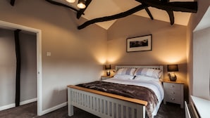 Stratton House | Iron/ironing board (on request), WiFi (free), bed sheets - Willow Valley Holiday Park (Bude)