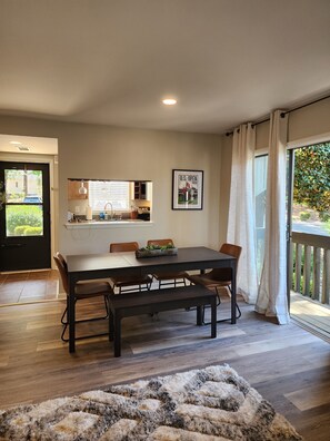 Dining - Newly renovated, Enjoy the beautiful Fall Weather in the South!! (Pinehurst)