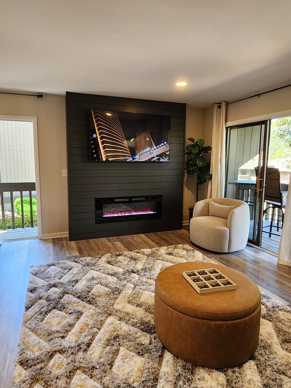 Interior - Newly renovated, Enjoy the beautiful Fall Weather in the South!! (Pinehurst)