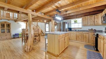 House (4 Bedrooms) | Interior