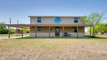 House (4 Bedrooms) | Front of property